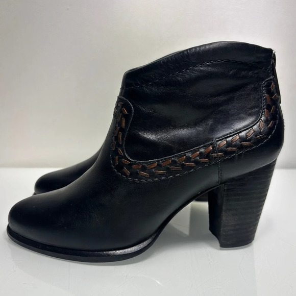 UGG Charlotte Black Leather Back Zip Stacked Heel Western Booties Size 5.5 - Picture 11 of 12